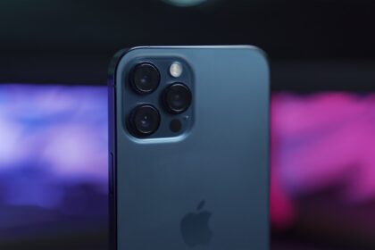 silver iphone 6 with blue light